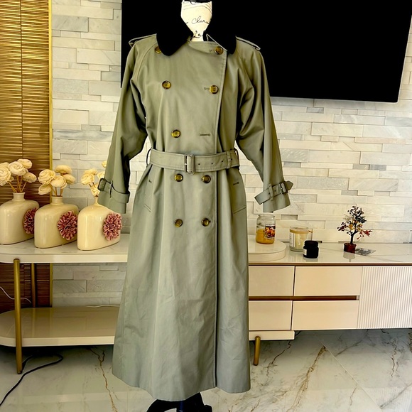 Burberry Jackets & Blazers - Burberry trench coat